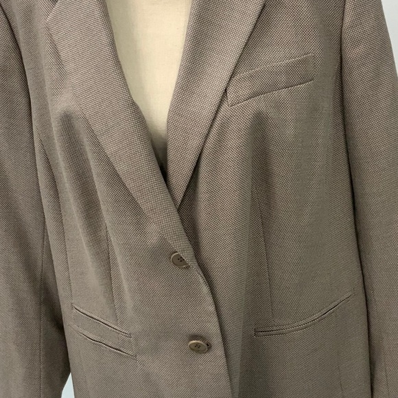 Talbots. Blazer. Two button closure. Size 16W - Picture 3 of 5